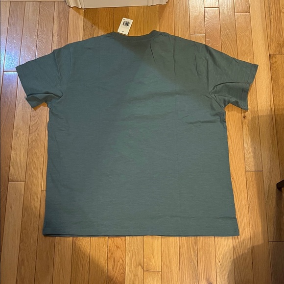 NWT Levi’s green logo t shirt - Picture 2 of 4